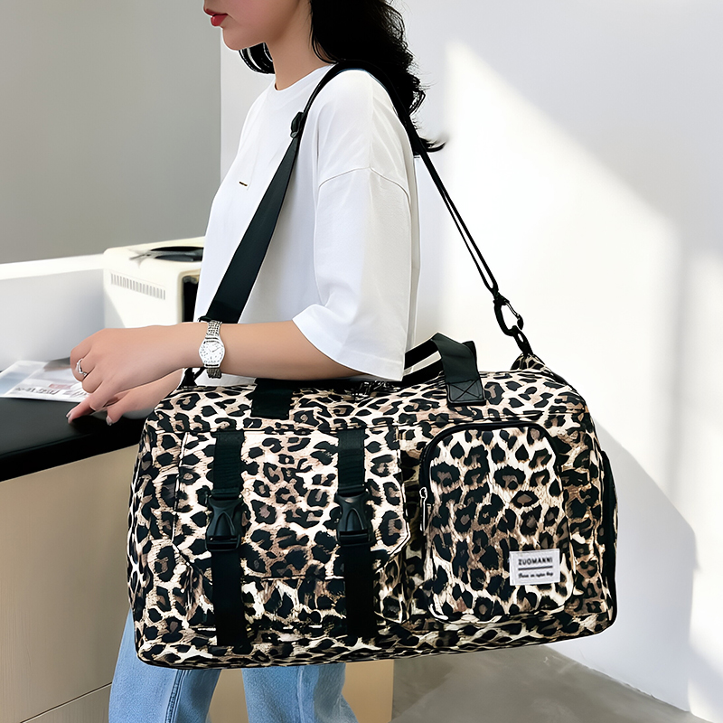Modna torba sportowa z motywem – Weekender Bag Duffle recenzja i cena