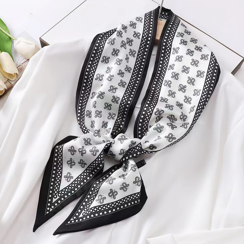 Luksusowa jedwabna apaszka dam – Luxury Bags Duffle recenzja i cena